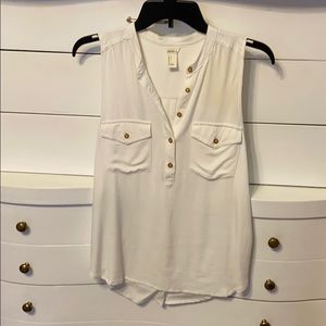 sleeveless blouse